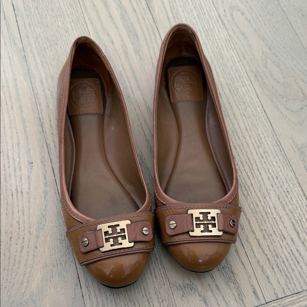 Tory Burch Tan Leather Loafers with Gold Accent
